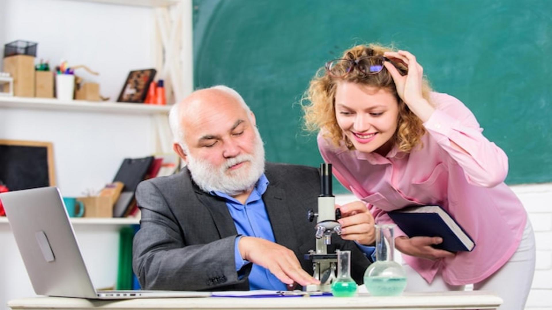 Ile wynosi emerytura nauczyciela po 30 latach pracy?